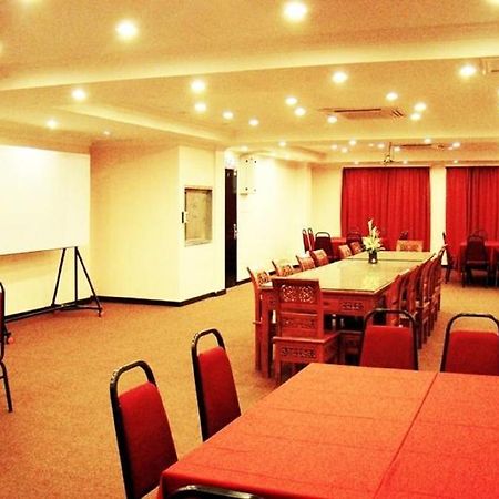 Adel Hotel Putatan Esterno foto