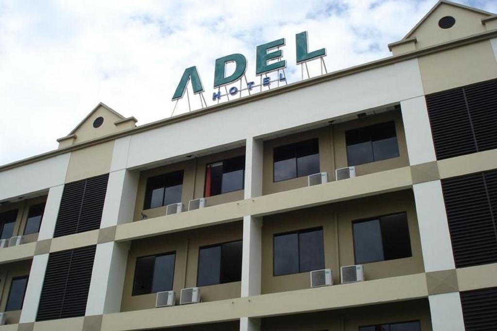 Adel Hotel Putatan Esterno foto