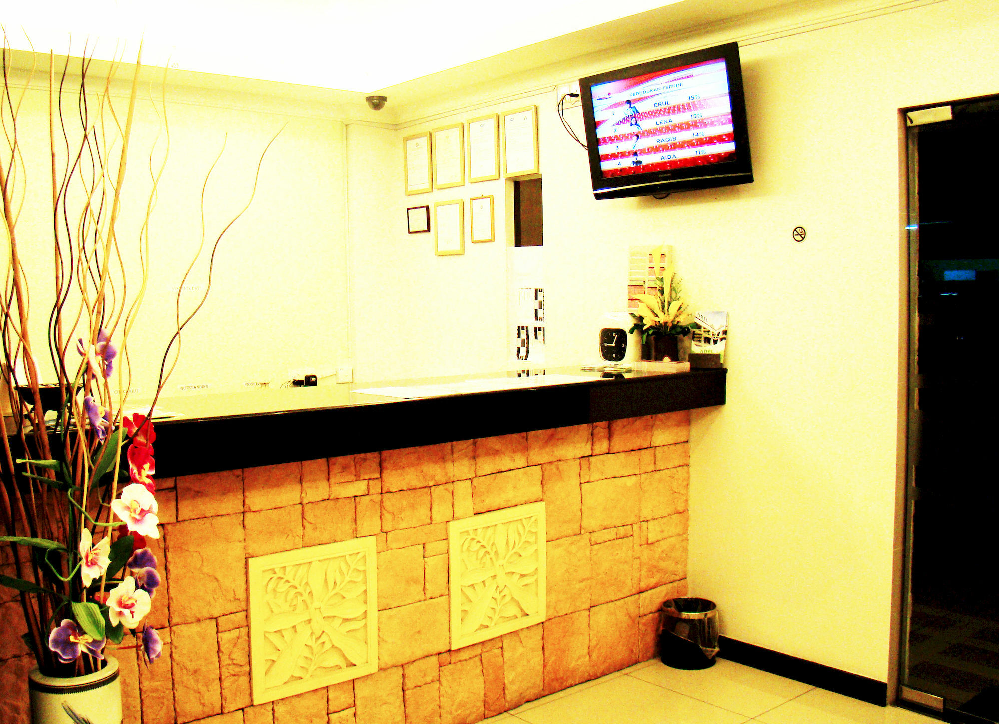 Adel Hotel Putatan Esterno foto